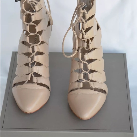 NWB BCBG Leather Pump US9.5M Nude 3" Heel Orig 325 - Picture 4 of 8